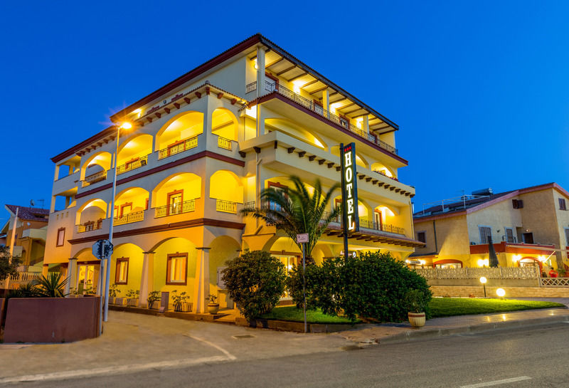 Hotel Rosa Dei Venti Castelsardo Buitenkant foto
